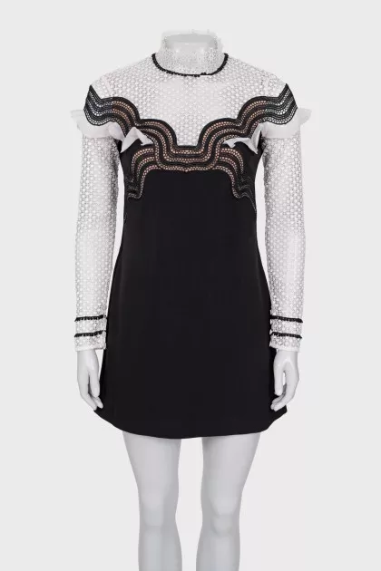 Fitted dress with lace sleeves