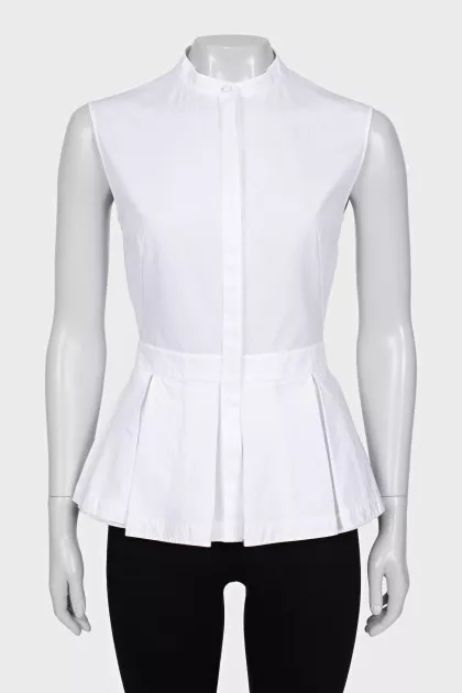 Fitted sleeveless blouse