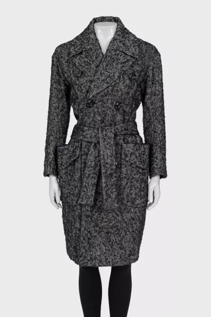 Fitted coat with patch pockets