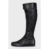 Leather boots with flat soles