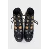 Ankle boots decorated with buttons