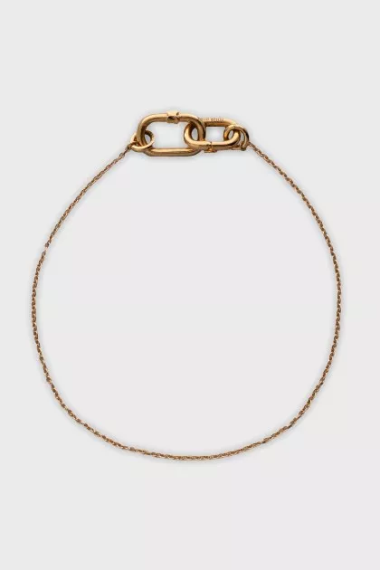 Gold bracelet with oval clasp