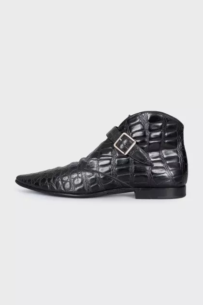 Men's boots with embossed leather