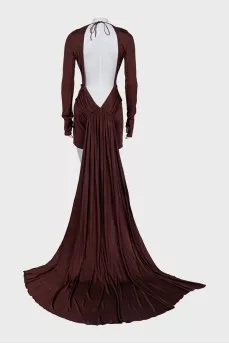 Fitted dress with a train and tag