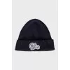 Men's hat with a branded patch
