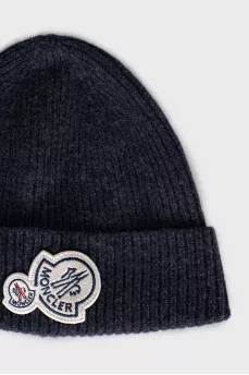 Men's hat with a branded patch