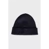 Men's hat with a branded patch