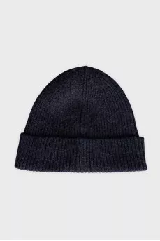 Men's hat with a branded patch