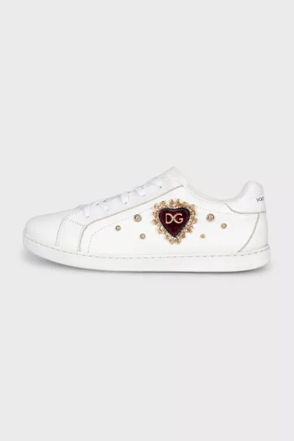 Leather sneakers with a branded patch