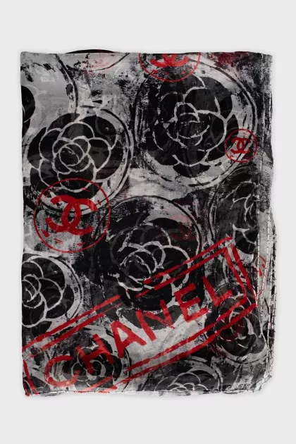 Silk scarf with contrasting print