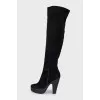 Suede boots with a round toe