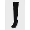 Suede boots with a round toe