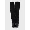 Suede boots with a round toe