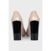 Patent beige leather shoes