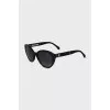 Sunglasses with logos on the temples