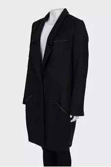 Straight-cut coat decorated with lace