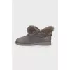 Suede Ugg boots insulated with fur