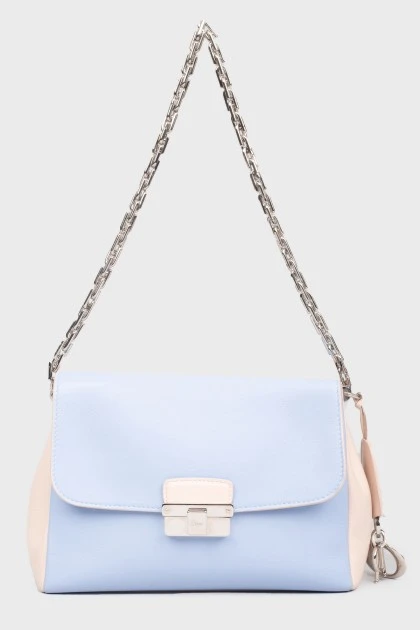 Diorling bag on the chain