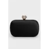 Clutch with a fastener