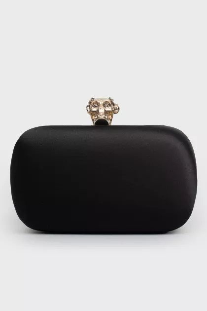 Clutch with a fastener