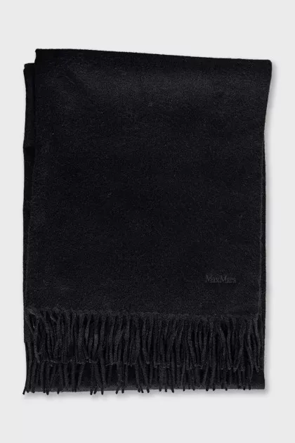 Wide scarf with fringe
