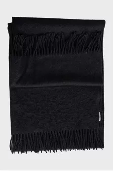 Wide scarf with fringe