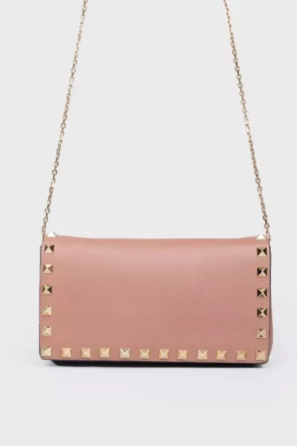 Clutch with spikes on the chain