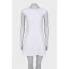 Fitted dress with a zipper