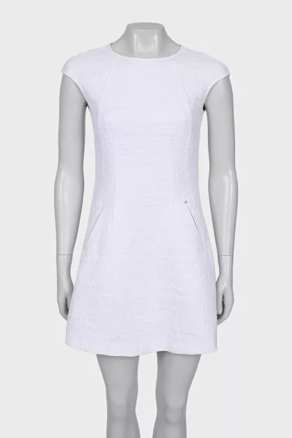 Fitted dress with a zipper