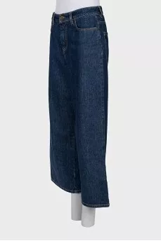 Wide-leg blue jeans