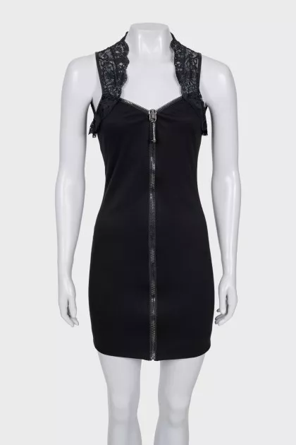 Fitted dress with lace