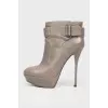 Leather ankle boots with buckle
