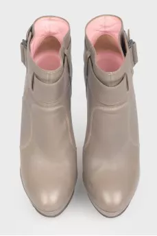 Leather ankle boots with buckle
