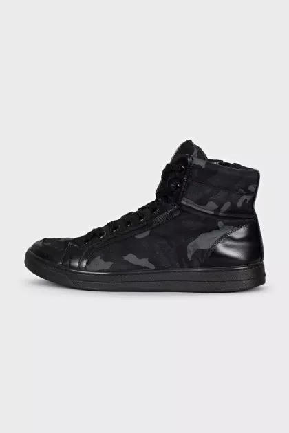 Men's high-top sneakers with a military print