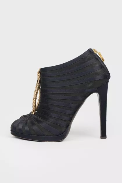 Stiletto ankle boots with zipper 