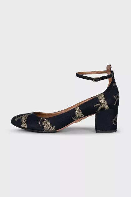 Textile shoes with a gold print