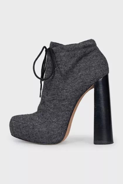 Textile ankle boots with a stable heel