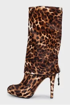 Heeled boots made of shaggy leather