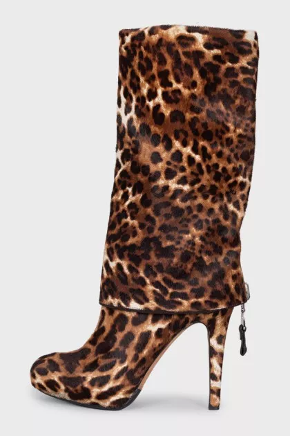 Heeled boots made of shaggy leather