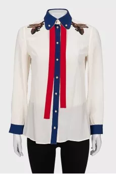 Straight blouse decorated with embroidery