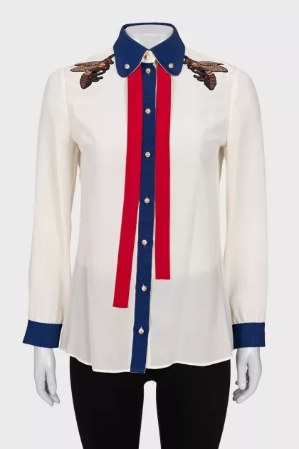 Straight blouse decorated with embroidery