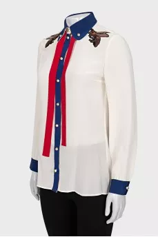 Straight blouse decorated with embroidery
