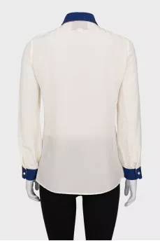 Straight blouse decorated with embroidery