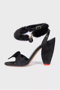 Leather sandals with a fur strap
