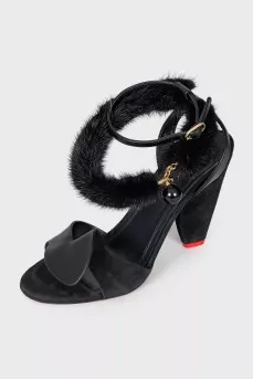 Leather sandals with a fur strap