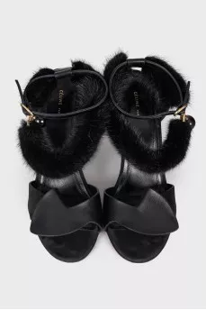 Leather sandals with a fur strap