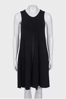 Sleeveless, loose-fitting dress