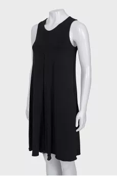 Sleeveless, loose-fitting dress
