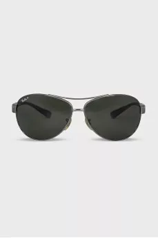 Aviator sunglasses with green tint