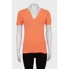 A straight T-shirt with accent seams